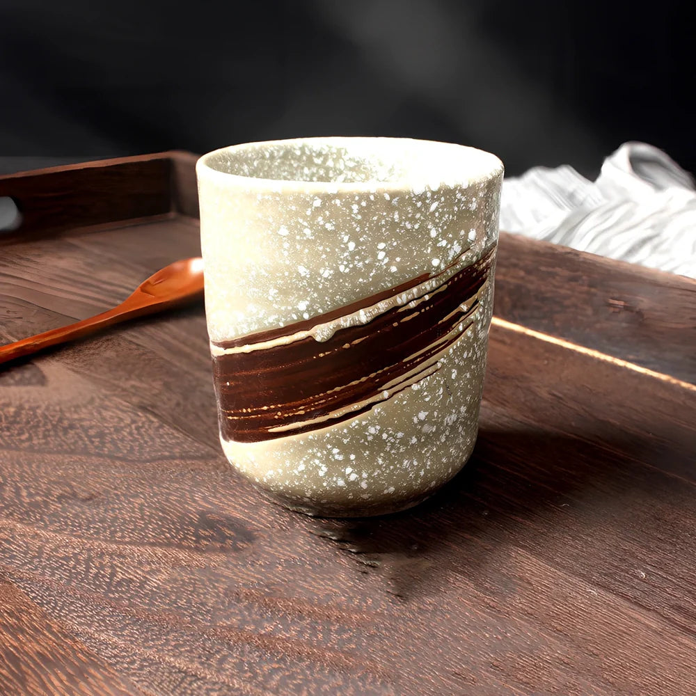 Japanese ceramic tea cup with kiln-fired pigmented glaze and external thread design