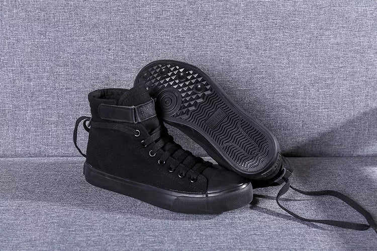 Classic white and black shoes available in sizes 35 to 43, lightweight and versatile for everyday wear