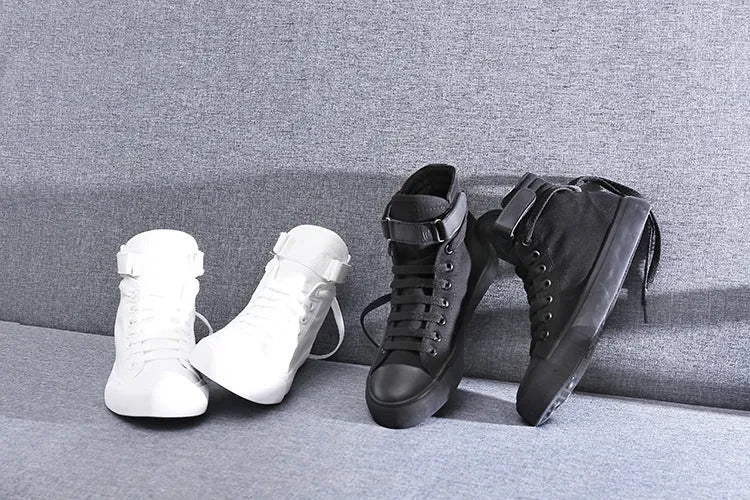 Women's block heel ankle strap sandals in black or white, sizes 35 to 43, open toe with buckle