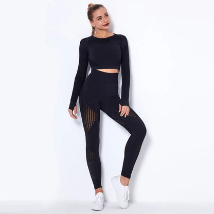 Seamless knitted yoga wearsuit for women in long-sleeved design with stripe pattern