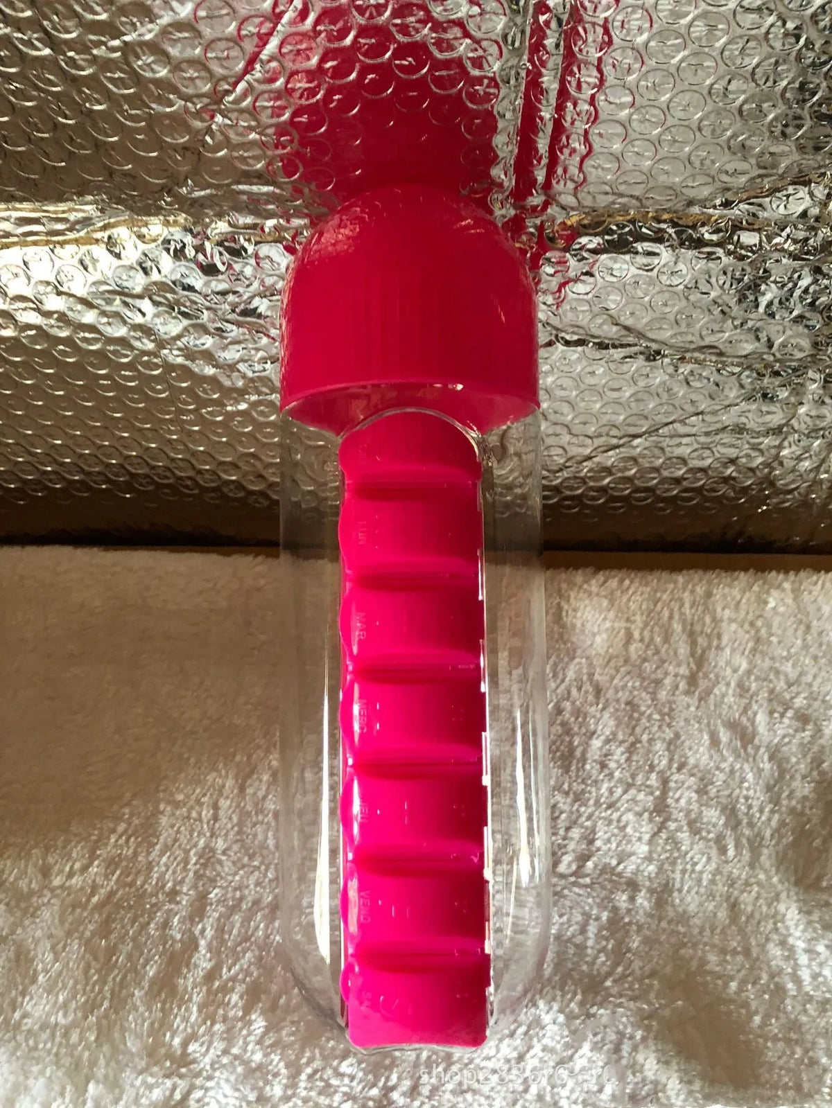 Water bottle with seven pill compartments attached, showing 600ml capacity and BPA-free construction