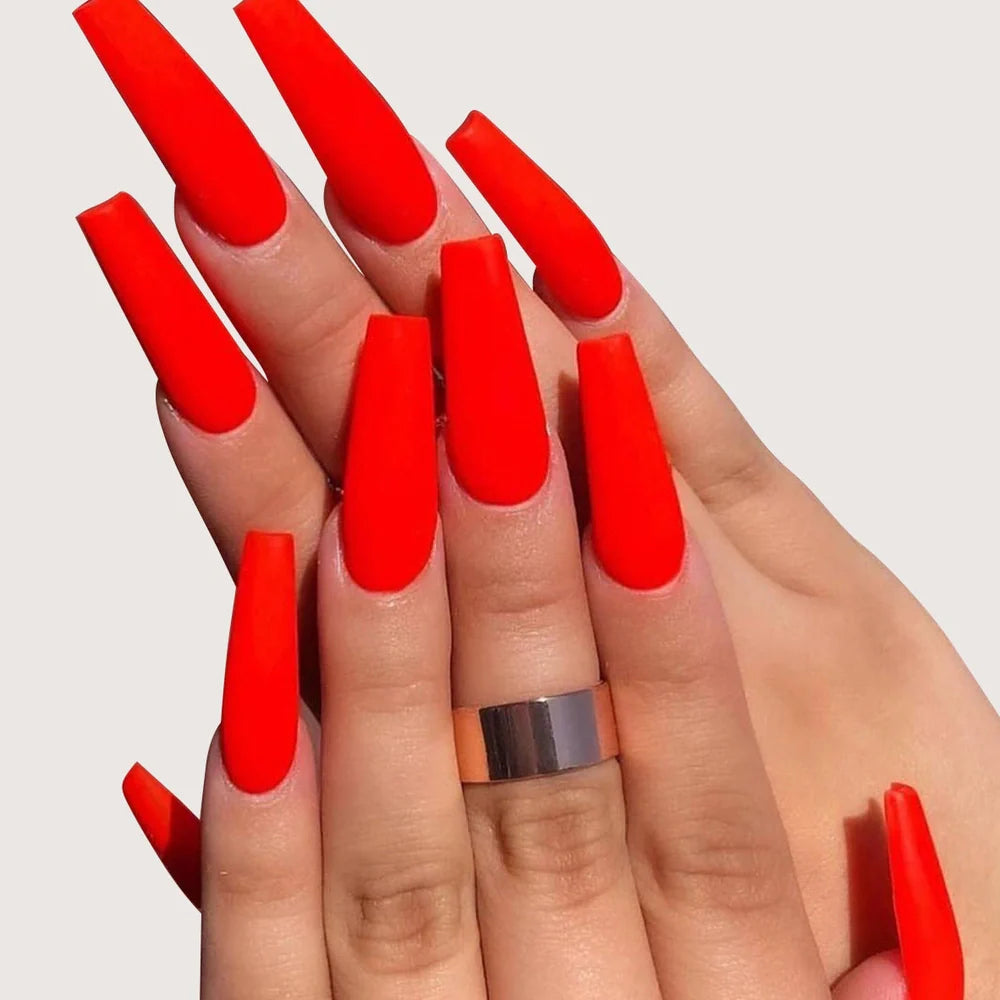 Set of 24 fake nails with nail art tool, showing colours A1 to A46, dimensions 13.5x6.8x1.2 cm
