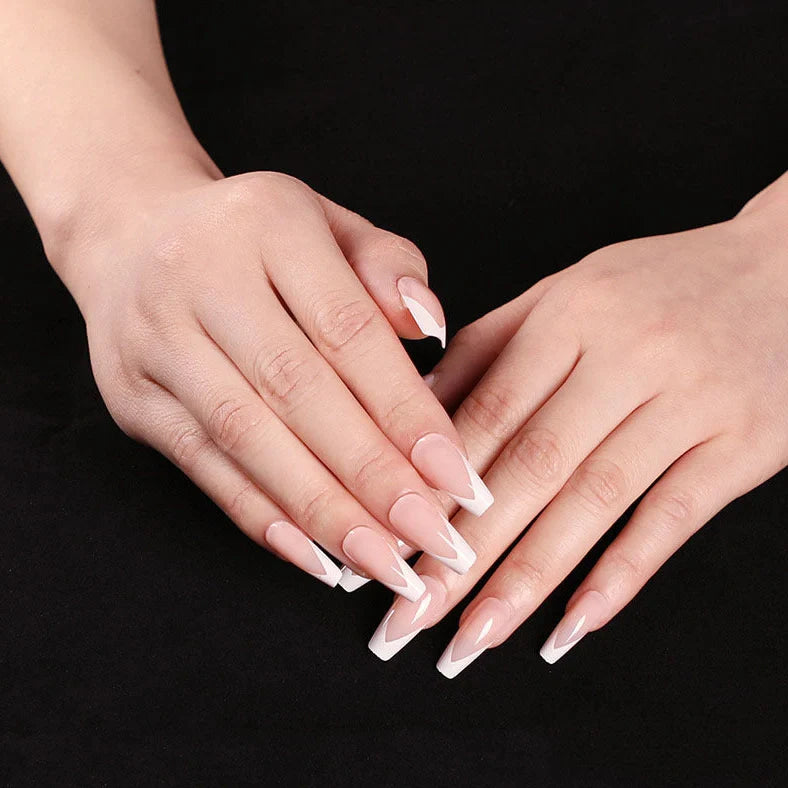 Set of 24 fake nails with nail art tool, showing colours A1 to A46, dimensions 13.5x6.8x1.2 cm