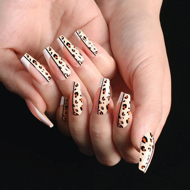 Set of 24 fake nails with nail art tool, showing colours A1 to A46, dimensions 13.5x6.8x1.2 cm