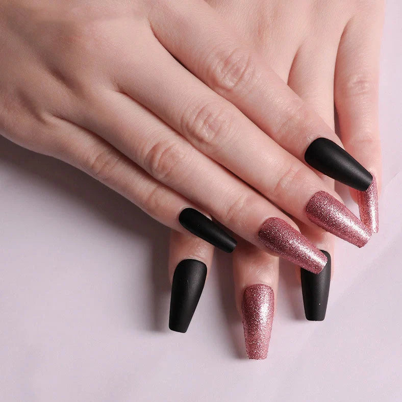Set of 24 fake nails with nail art tool, showing colours A1 to A46, dimensions 13.5x6.8x1.2 cm