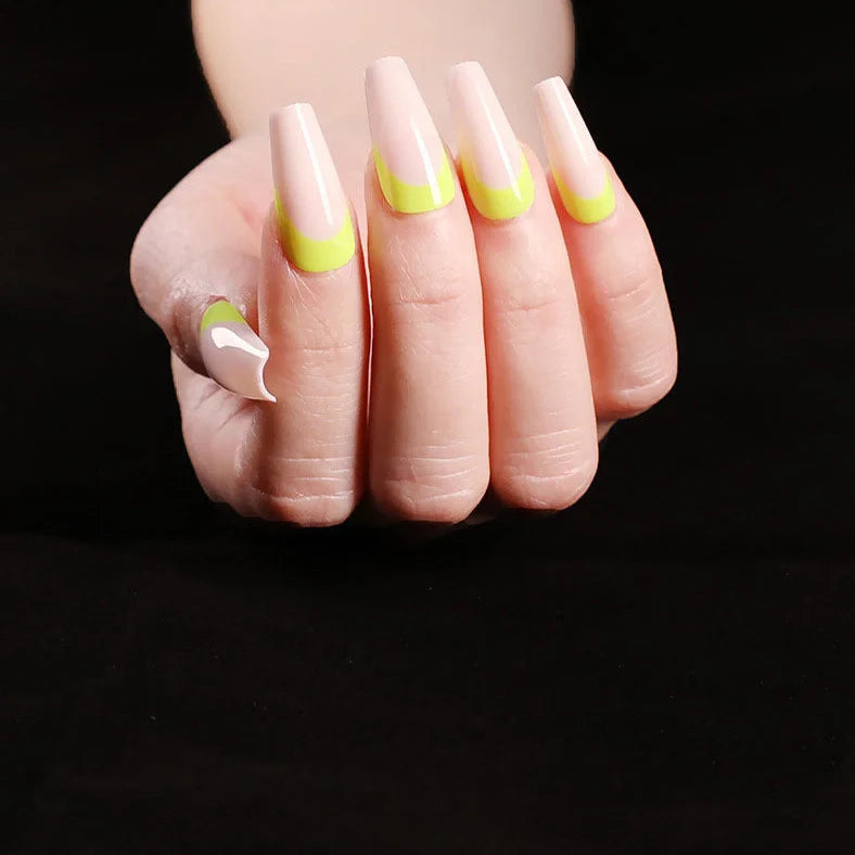 Set of 24 fake nails with nail art tool, showing colours A1 to A46, dimensions 13.5x6.8x1.2 cm