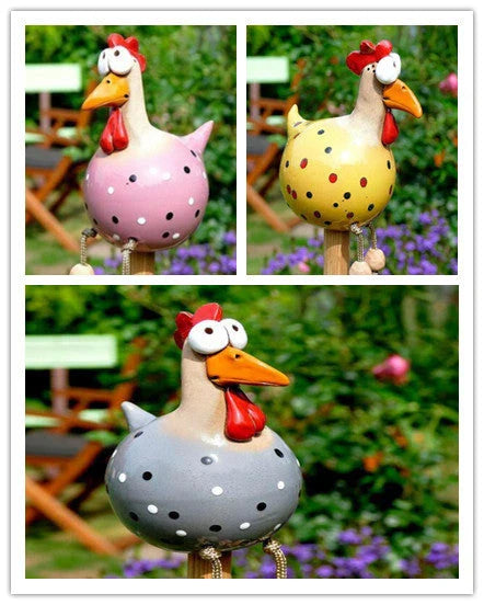 Charming hen and rooster ornaments made of durable resin with vibrant colours and intricate details for elegant garden decor