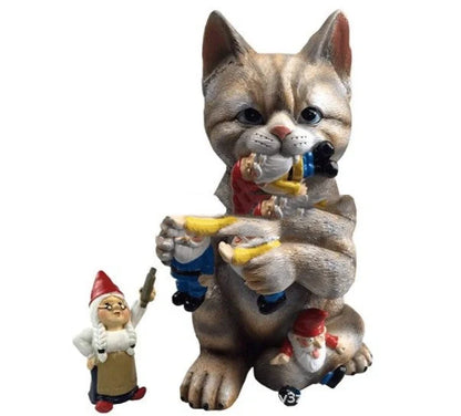 Unique Cats Eat Dwarfs resin garden ornament for outdoor decoration