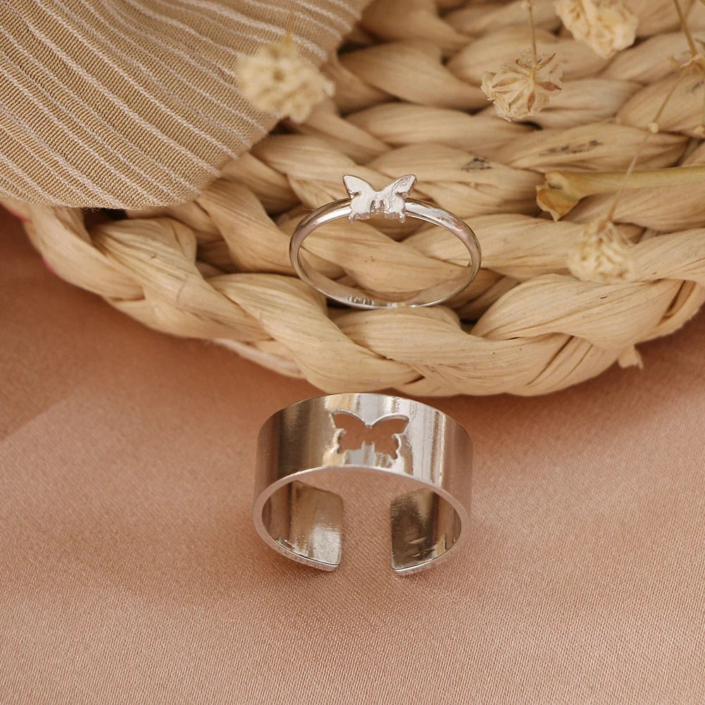 Stylish adjustable butterfly couple rings in punk design, perfect for symbolising love and individuality.