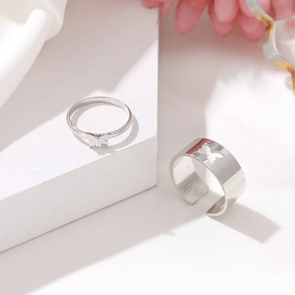 Stylish adjustable butterfly couple rings in punk design, perfect for symbolising love and individuality.