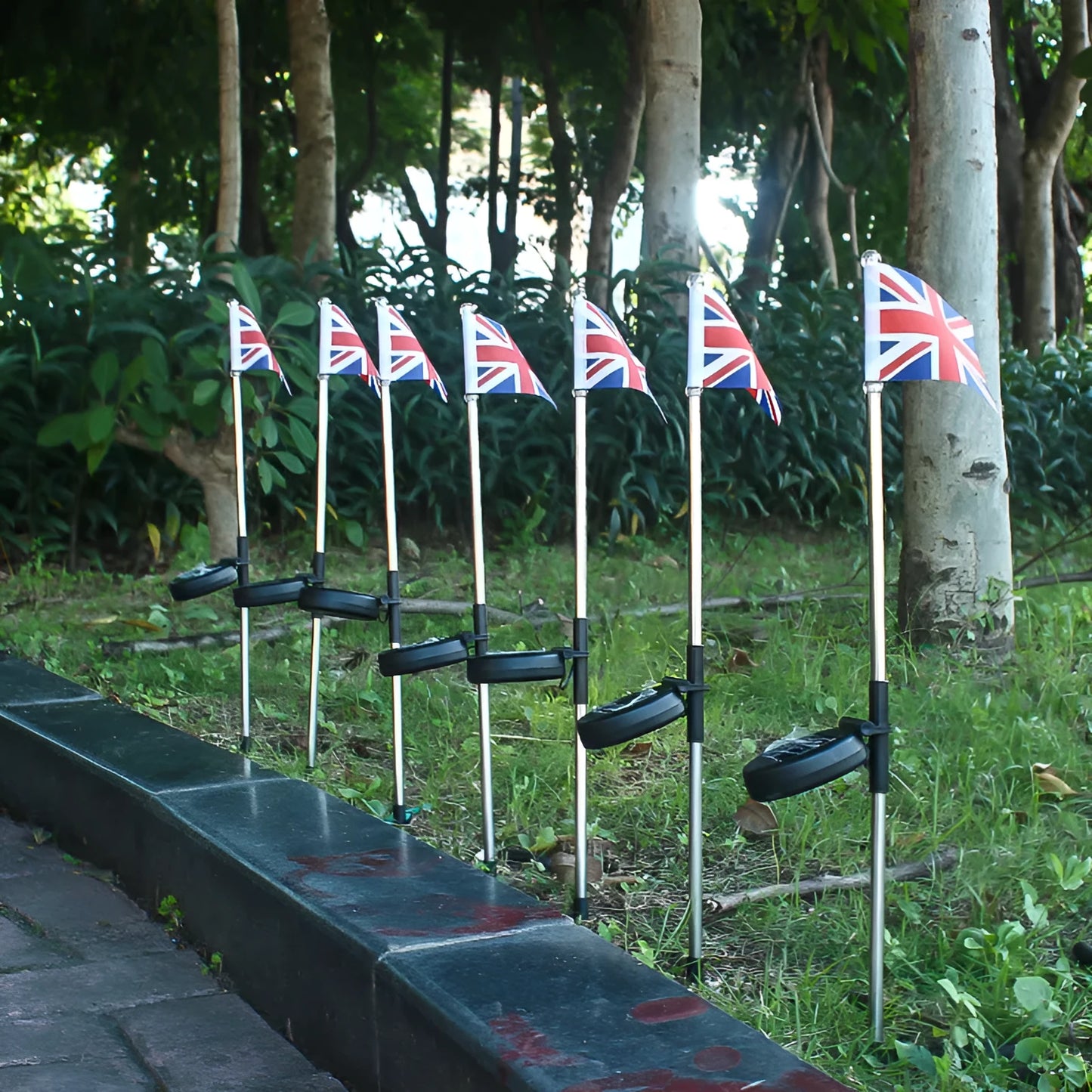 Solar garden flag light with American flag design on stainless steel pole, 34cm tall