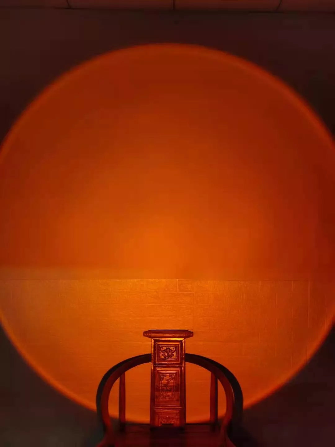 WiFi LED Sunset Projector Light with 16 colour options and 360° rotation
