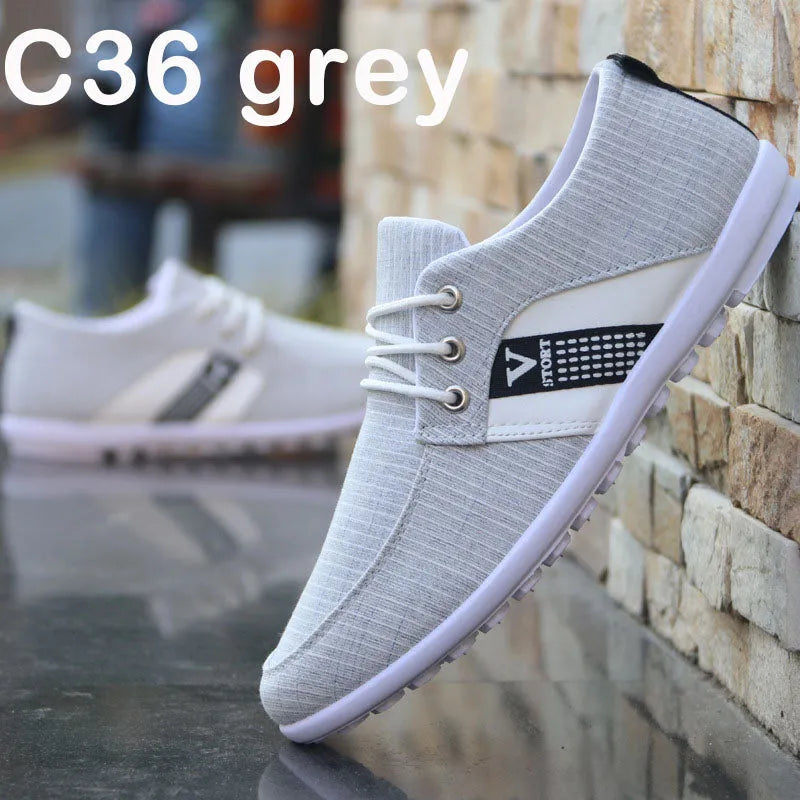 Men's soft-soled canvas shoes in blue or grey with round toe, low 1-3cm heel, and colour stitching.