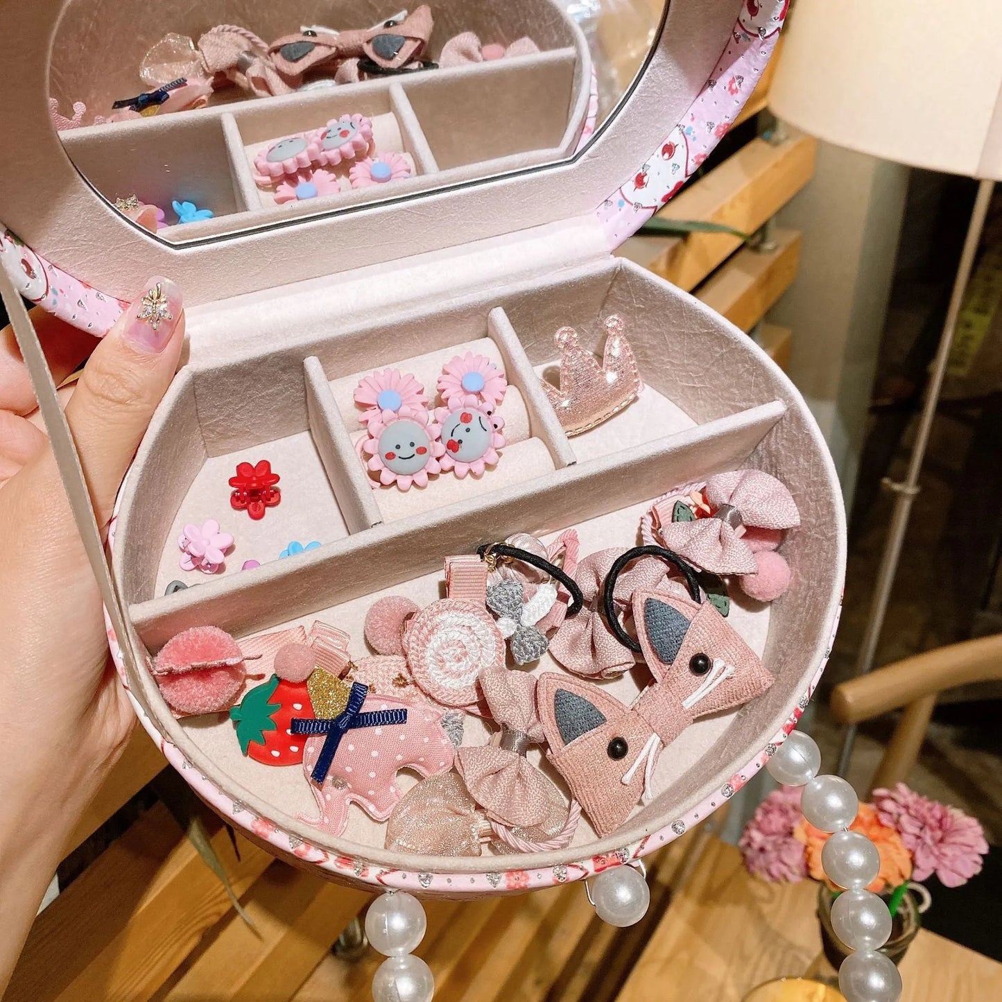 Children's princess hair clip jewellery set with cartoon characters in gift box containing 26 cloth accessories