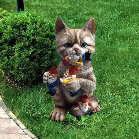 Unique Cats Eat Dwarfs resin garden ornament for outdoor decoration