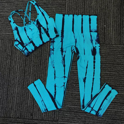Seamless women's yoga suit in various colours for fitness and exercise