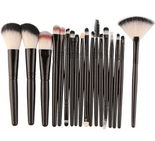 MAANGE 18-piece make-up and brush set with fan-shaped tools for blending and application