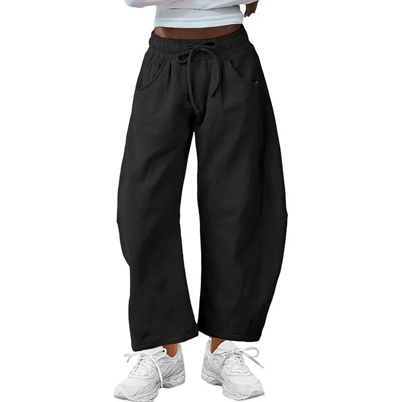 Loose cropped sweatpants in multiple colours with elastic waist and street fashion design