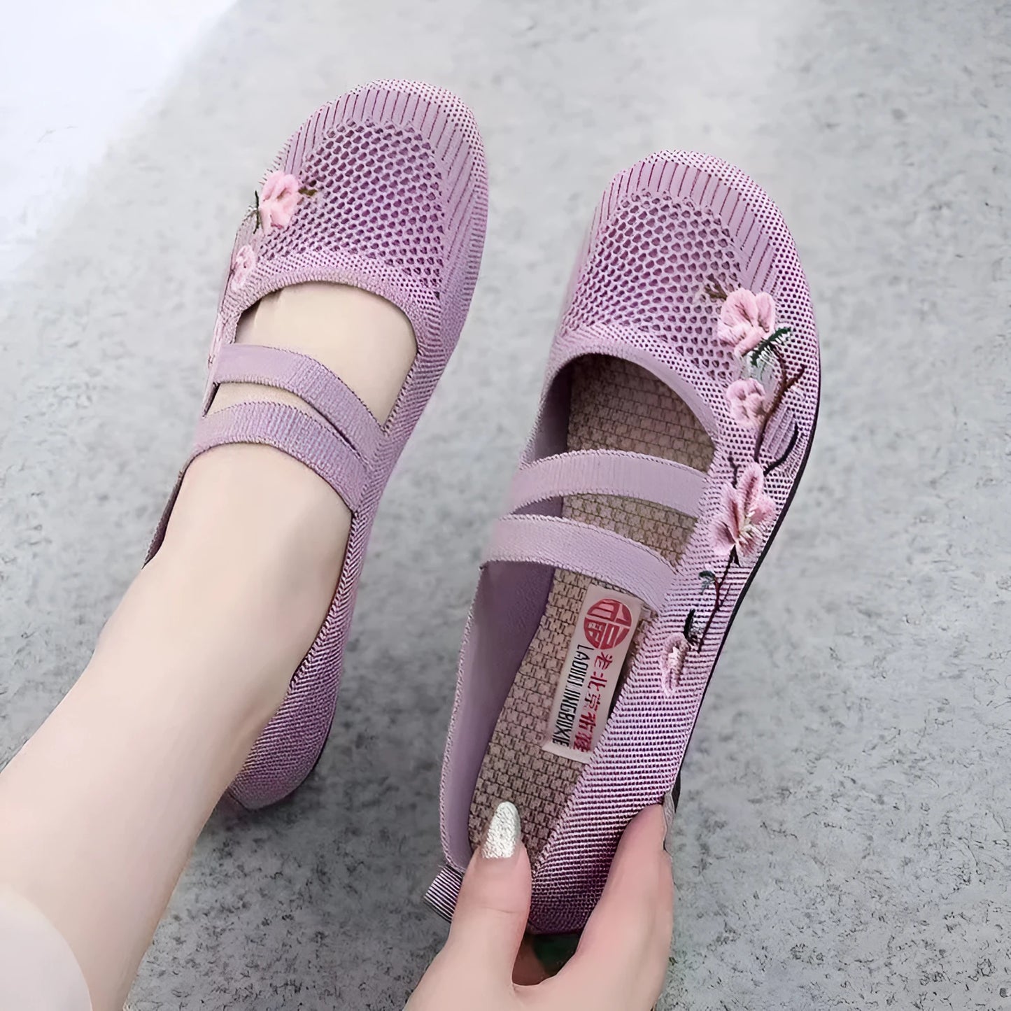 Women's elastic slip-on flat shoes with round toe and non-slip rubber sole in embroidered or solid colours