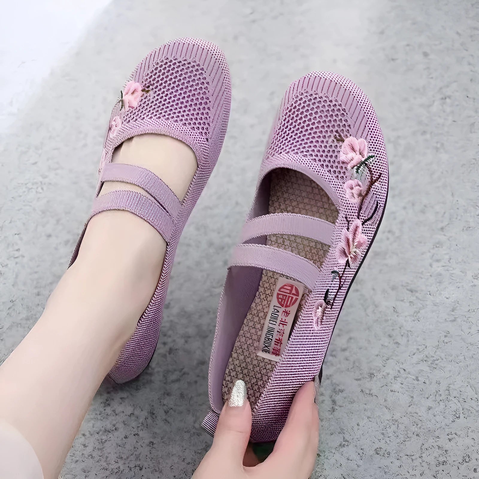 Women's elastic slip-on flat shoes with round toe and non-slip rubber sole in embroidered or solid colours