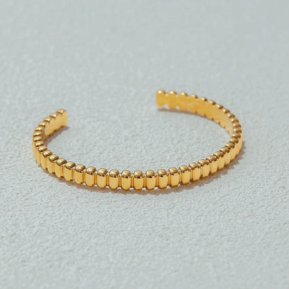 Women's stainless steel bracelet with electroplated finish in European and American style