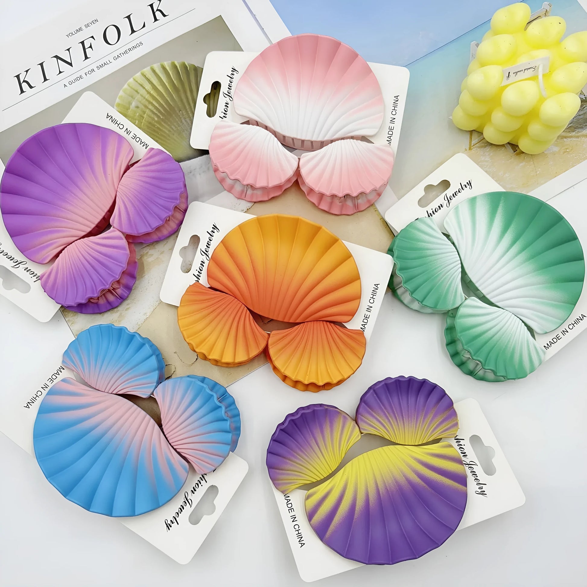 Gradient frosted plastic hair clip set in three pieces with shell decoration