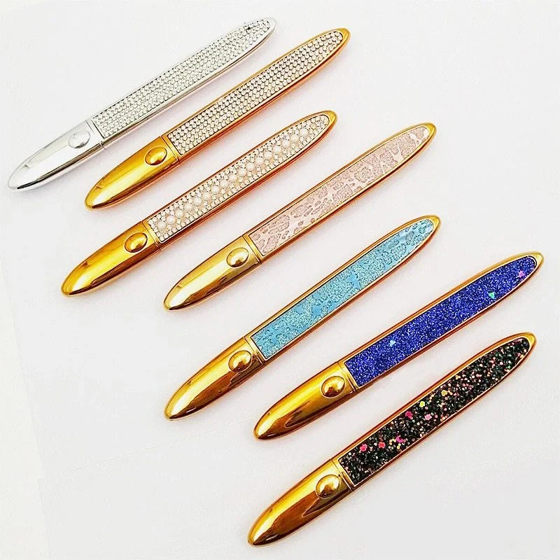 Self-adhesive false eyelashes with multicolour eyeliner for easy application and vibrant looks