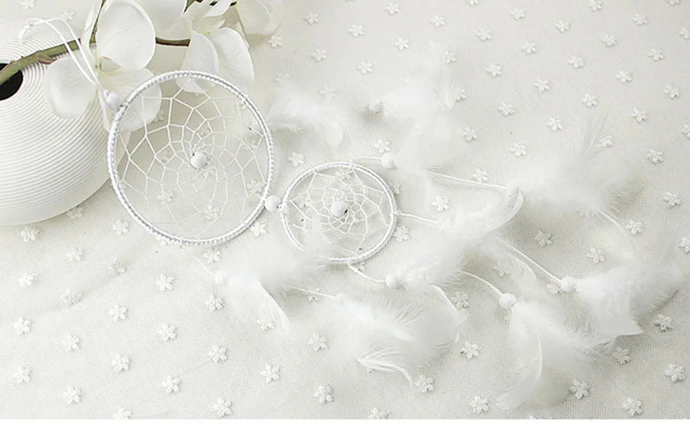 11cm long white European style decorative feathers for weddings and events.