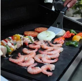 33cm by 40cm reusable BBQ grill mat with non-stick surface for gas and charcoal barbecues