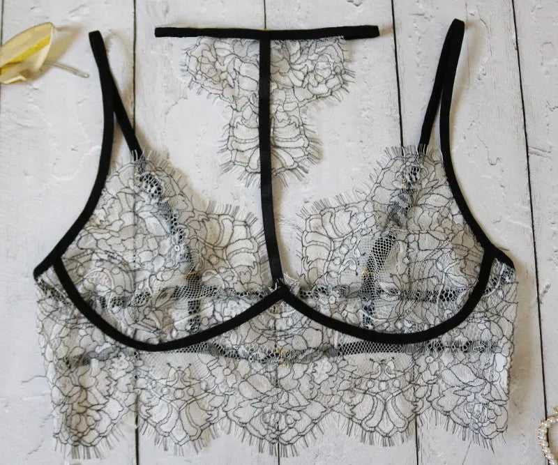 Women's adjustable three-point lace lingerie set in photo colour with spandex construction