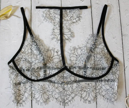 Women's adjustable three-point lace lingerie set in photo colour with spandex construction