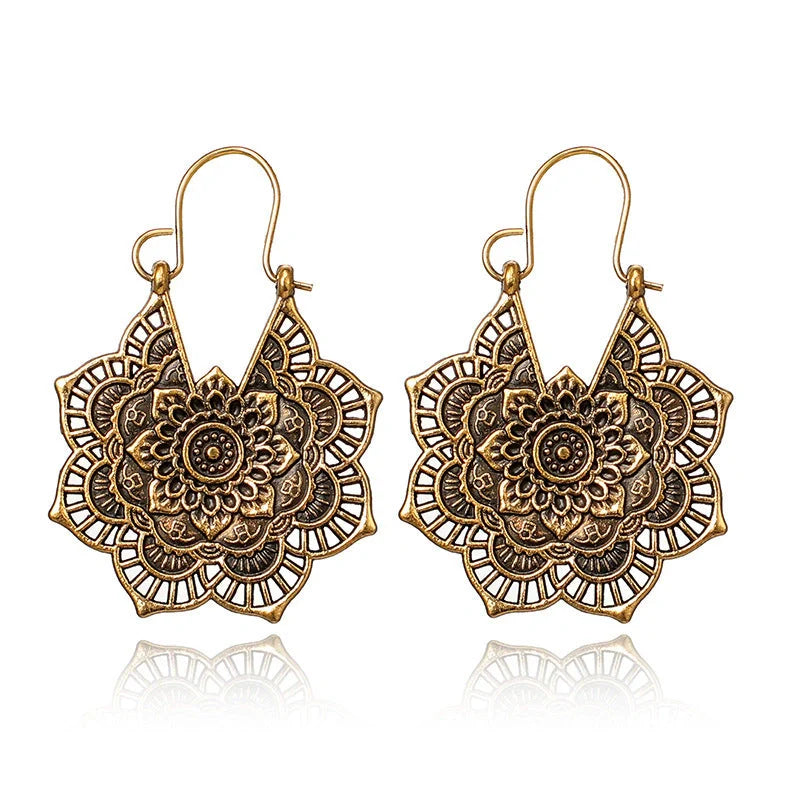 Vintage-style metal earrings with delicate floral openwork design, available in gold and silvery finishes