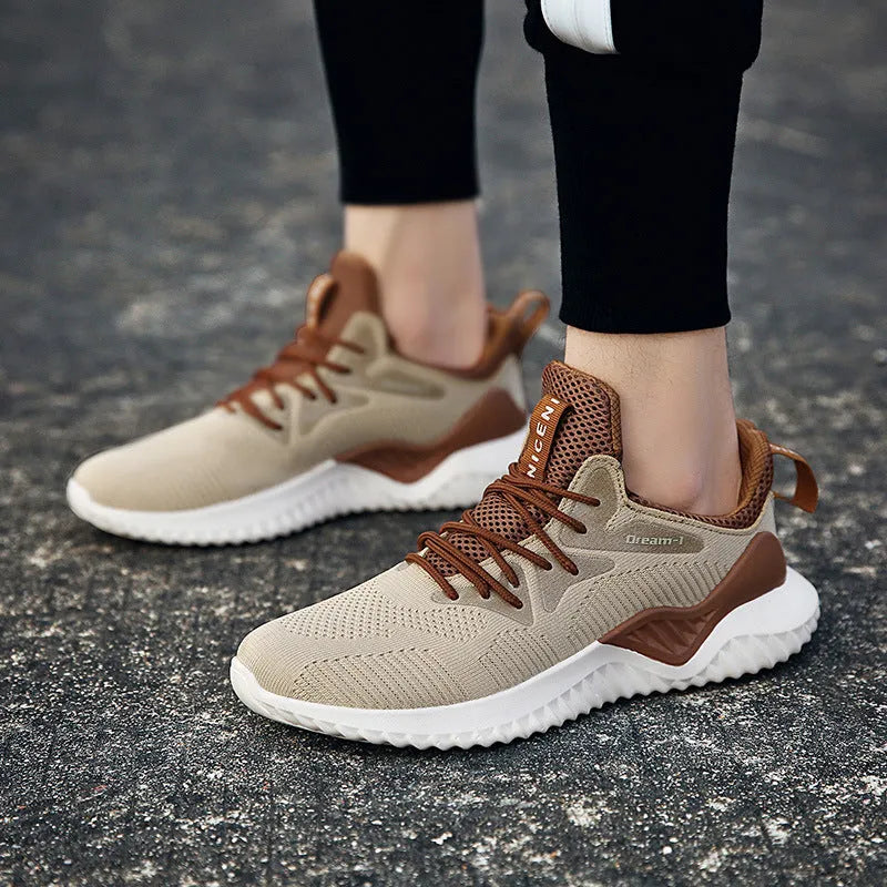 Men's low-top running shoes in breathable mesh fabric with a front strap and MD rubber sole.