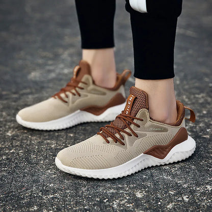 Men's low-top running shoes in breathable mesh fabric with a front strap and MD rubber sole.