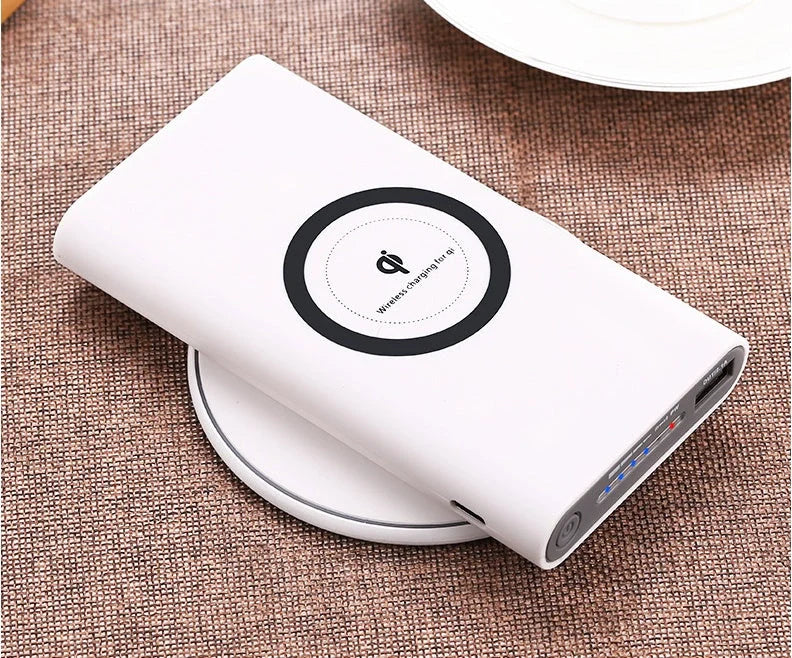Universal mobile power bank with wireless charging and 10000mAh capacity