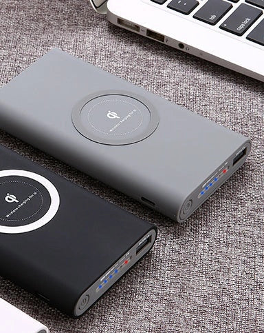 Universal mobile power bank with wireless charging and 10000mAh capacity