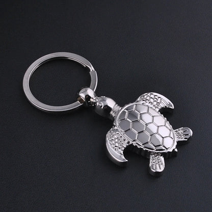 Stylish animal pendant keychain in silver, made from durable zinc alloy.