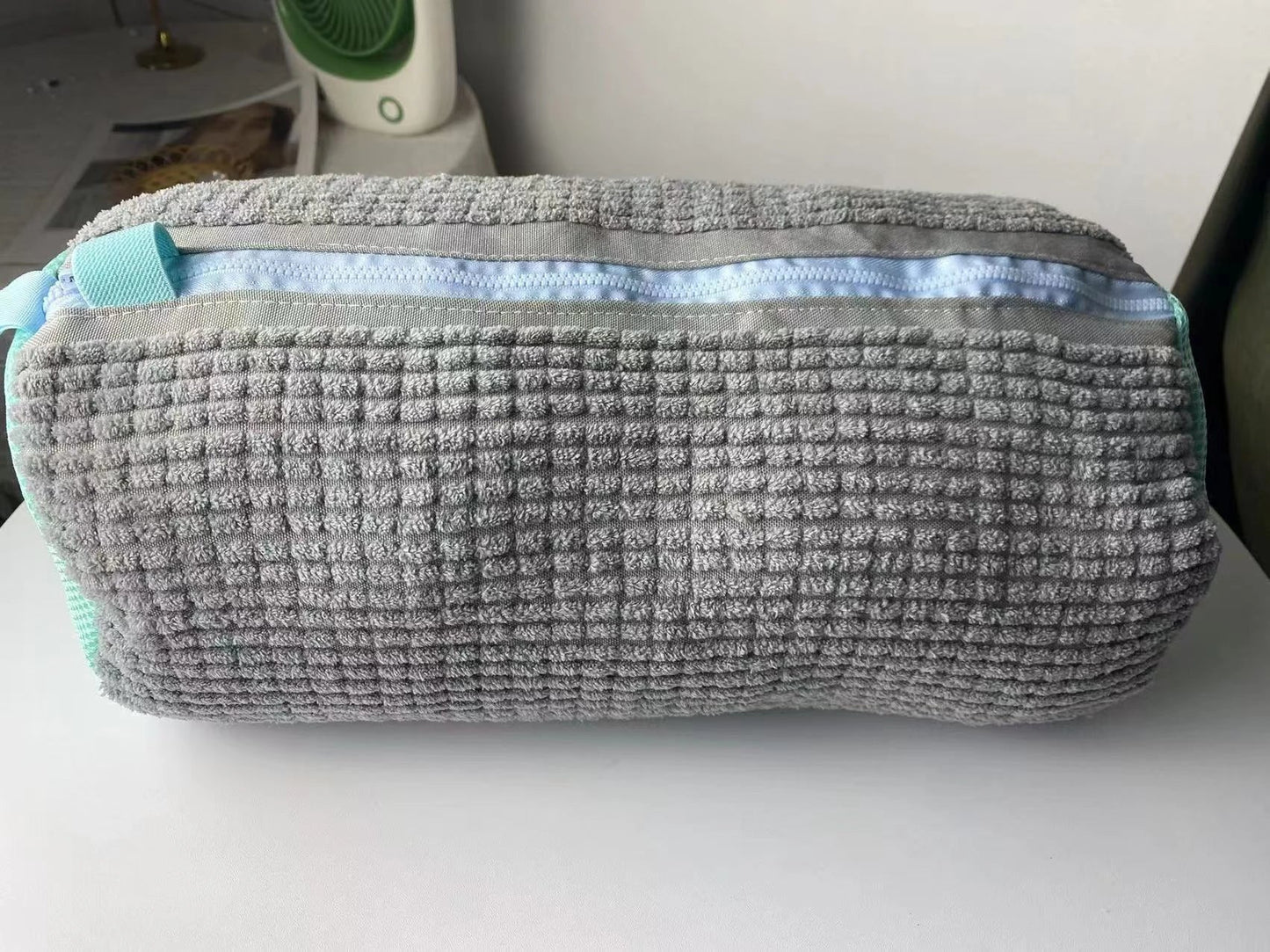 Durable shoe washing bag made of high-quality chenille fabric for effortless machine cleaning of sneakers, tennis shoes, and other washable footwear