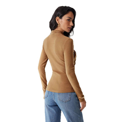 Camel-coloured slim fit women's pullover sweater with long sleeves