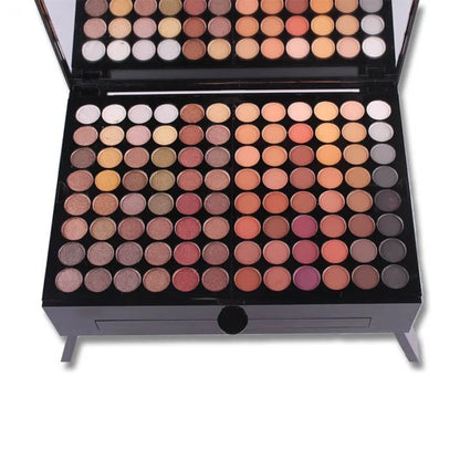 Piano-shaped makeup palette with 190 powder shades including eyeshadows, blushes and powders