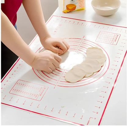 40x60cm black silicone baking mat with measurement guides on kitchen counter