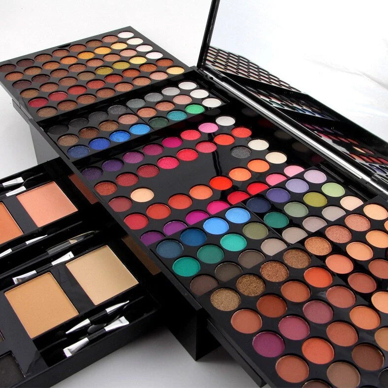 Piano-shaped makeup palette with 190 powder shades including eyeshadows, blushes and powders