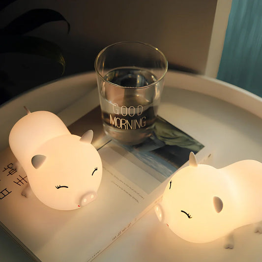 White Peppa Pig cartoon LED night light, 140x100x83 mm with inductive sensor and USB cable for warm yellow bedroom glow