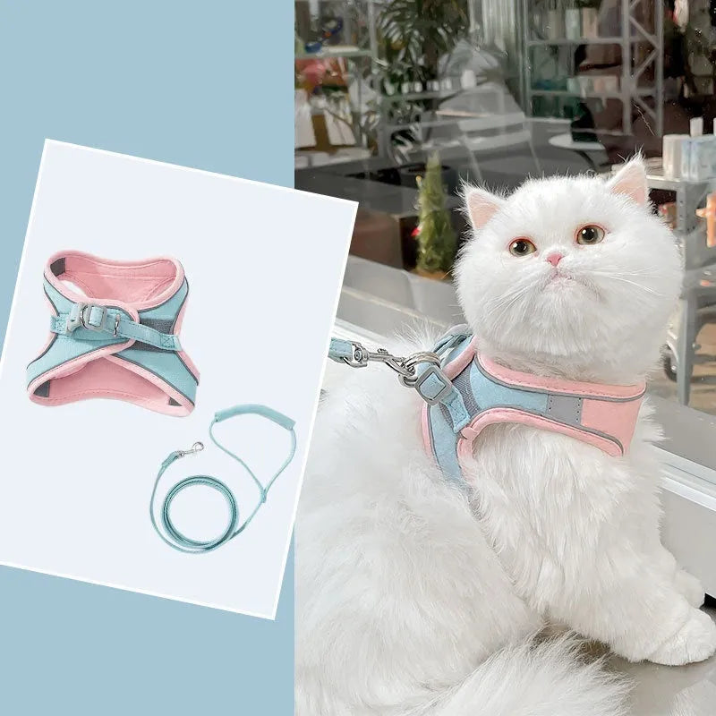 Cat pulling rope vest with reflective chest strap in suede material with contrast stitching