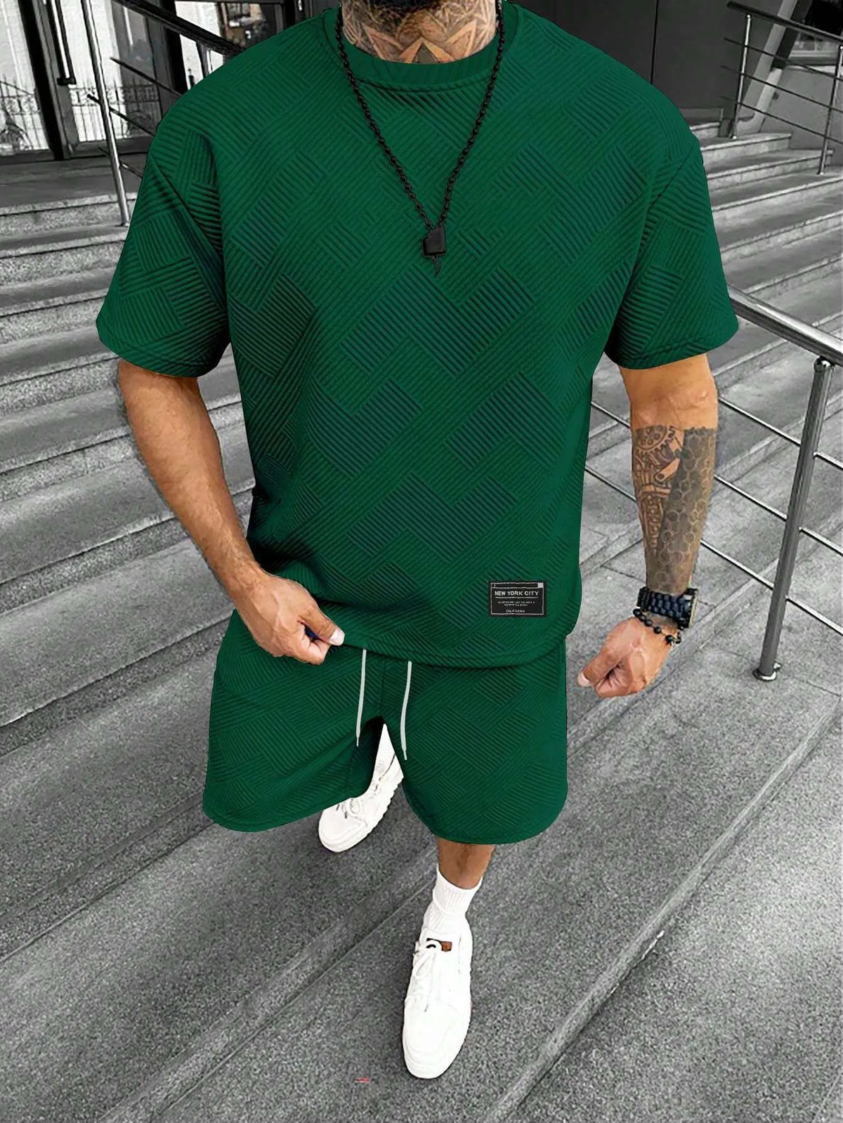 Men's short sleeve shorts suit in polyester blend fabric with printed pattern, sports leisure style