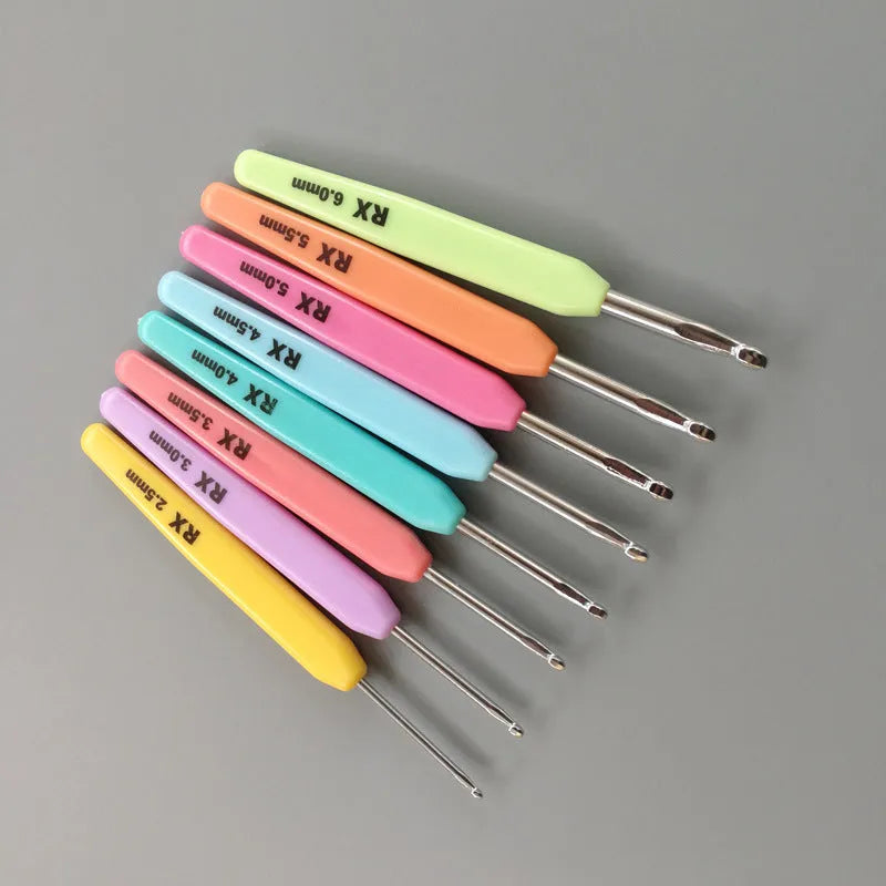 Set of 16 crochet hooks with thick and thin handles in storage bag, sizes 1.0mm to 6.0mm
