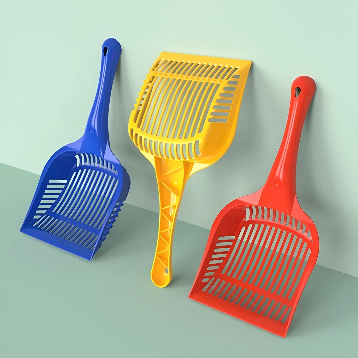 Red plastic cat litter scoop showing dimensions and PP construction for waste removal