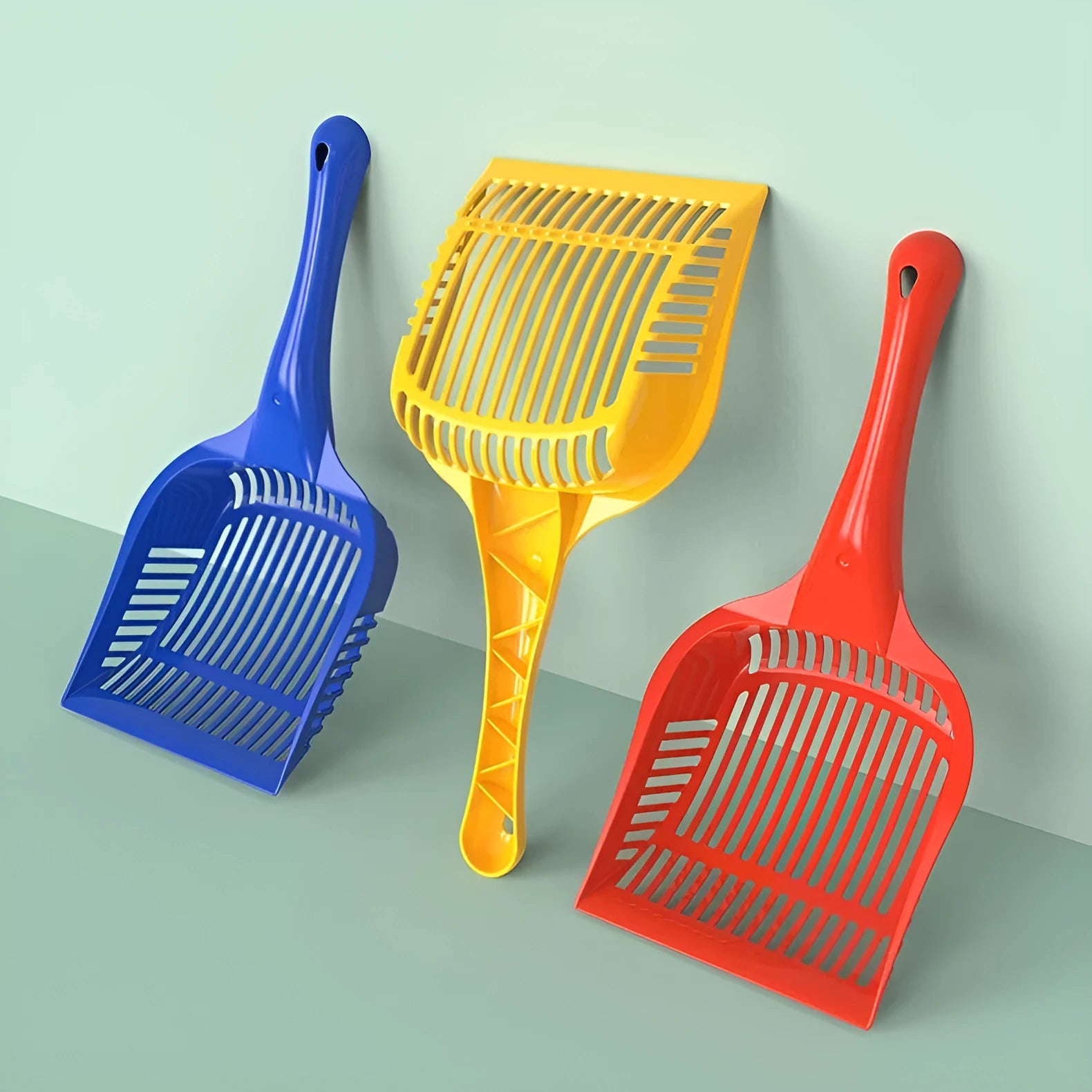 Red plastic cat litter scoop showing dimensions and PP construction for waste removal