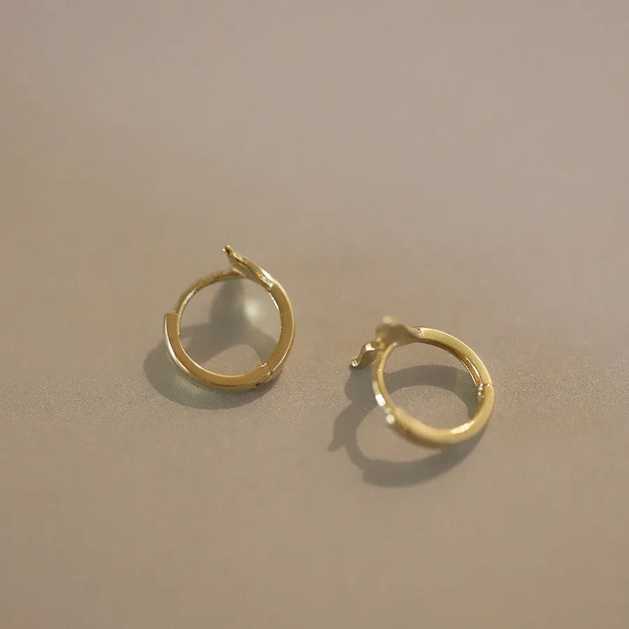 Gold plated S925 sterling silver fishtail design earrings with 8mm hoop diameter