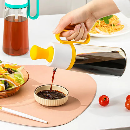 Yellow 2-in-1 oil dispenser with silicone brush, 550ml glass bottle with stainless steel nozzle